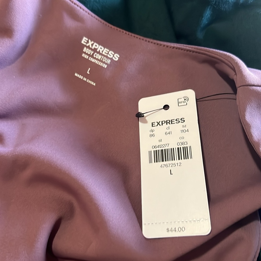 Express Body Contour Crop top - Picture 5 of 7